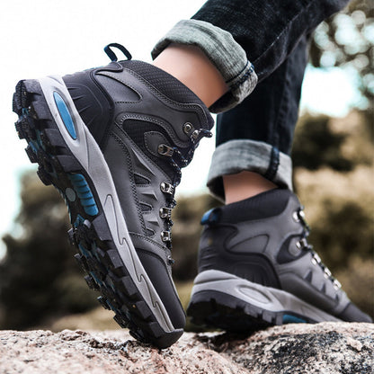 High, lightweight and non-slip hiking boots