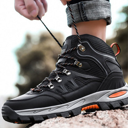 High, lightweight and non-slip hiking boots